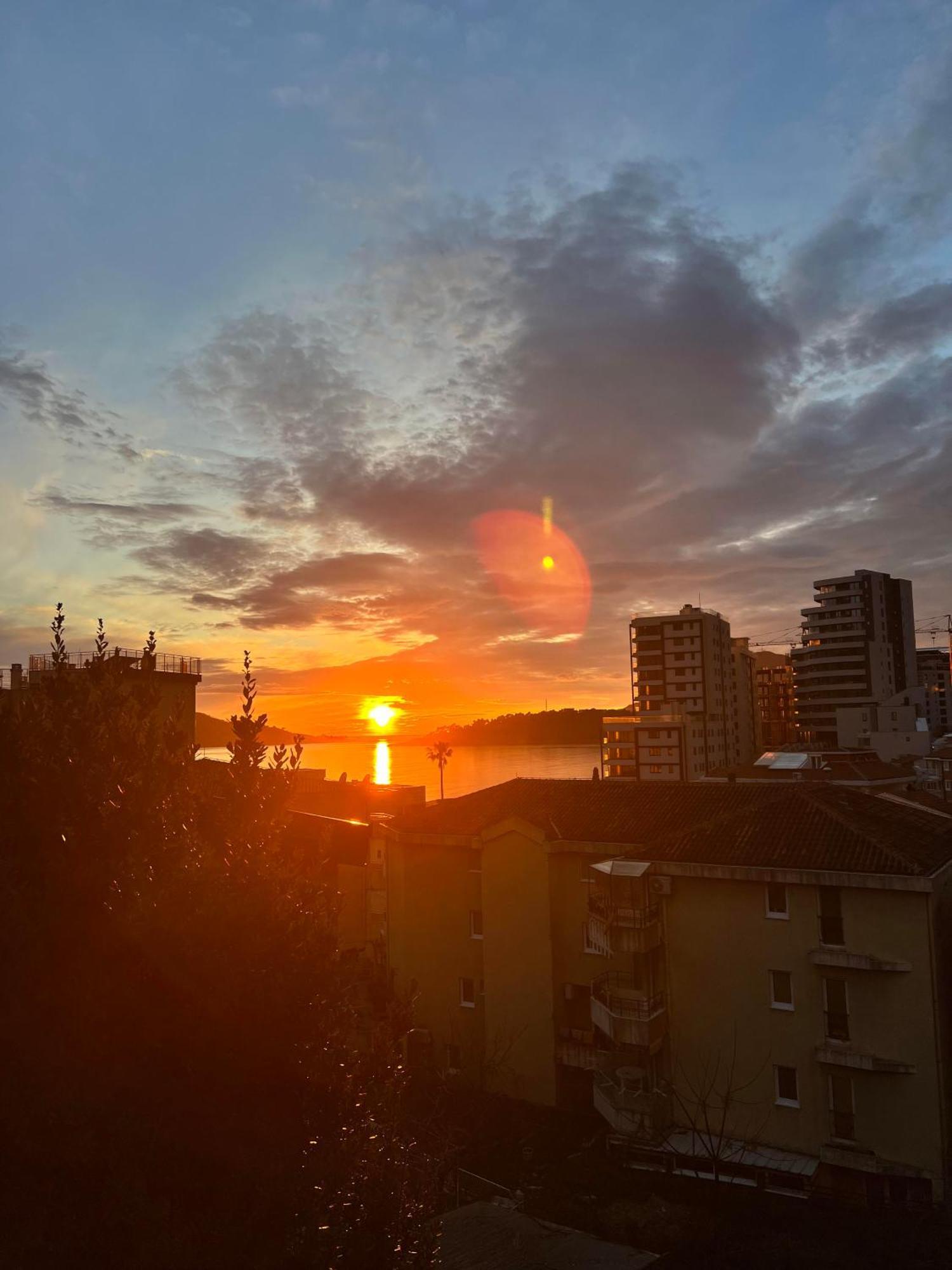 Sunset House & *